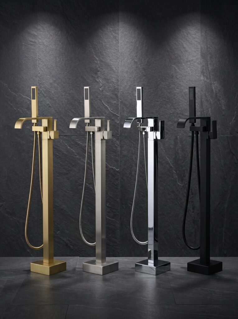 Polished Chrome Single Handle Floor Bathtub Faucet